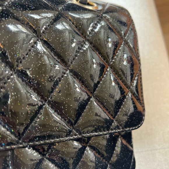 Beautiful patent Chanel bag size small - Picture 7 of 15
